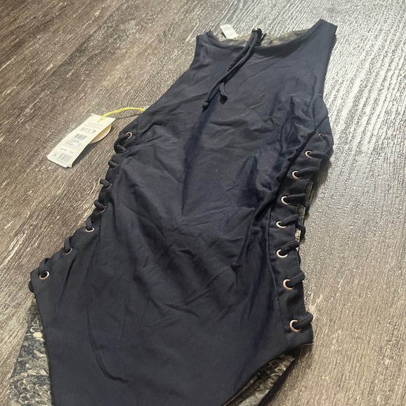 Maaji Reversible Black Snake Print Lace Up One Piece Swimsuit Sz S NWT $176 - Picture 3 of 7